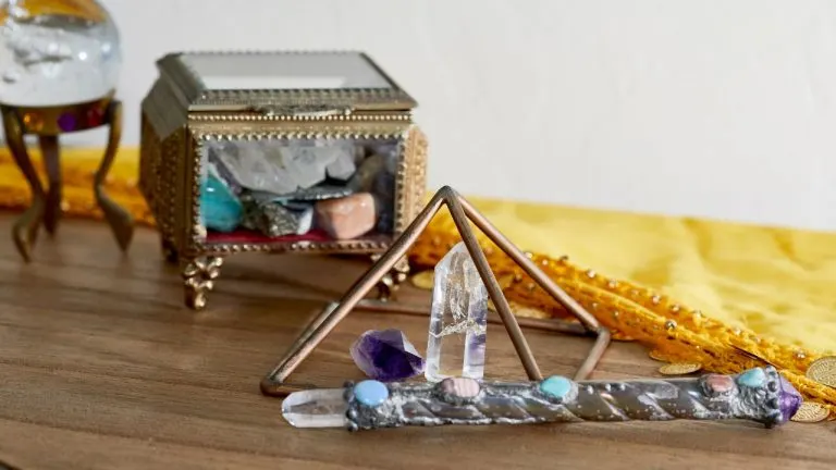 Feng Shui Crystal Pyramid Feng Shui Crystal Pyramid