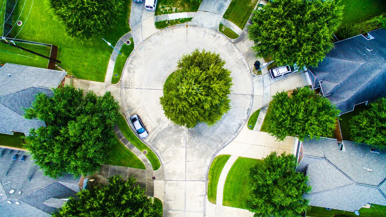 11 Working Cul De Sac House Feng Shui Cures (2024)